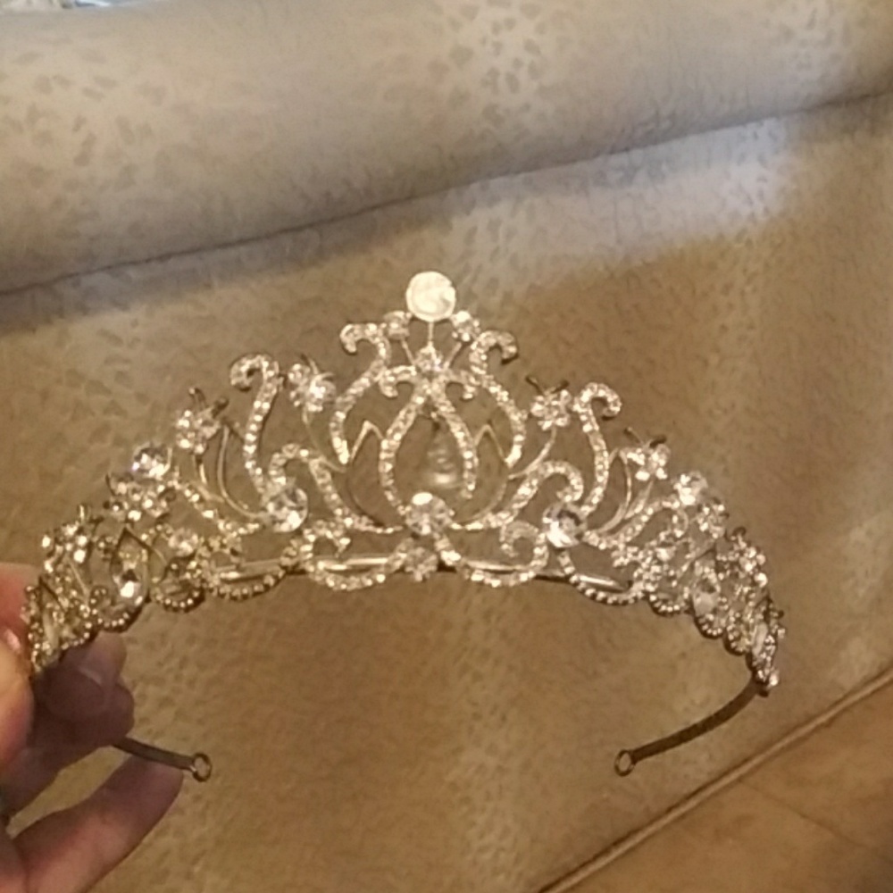 Crystal Tiara - Picture 3 of 3